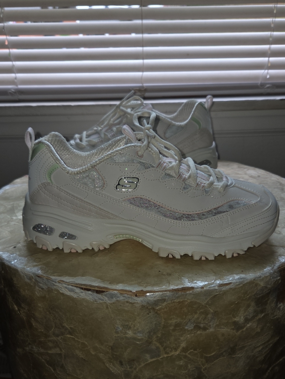Skechers White Platform D'Lites Air cooled with memory foam